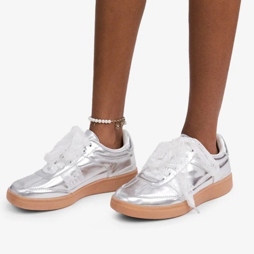 LEMONADE ANJA LOW TOP SNEAKER SILVER